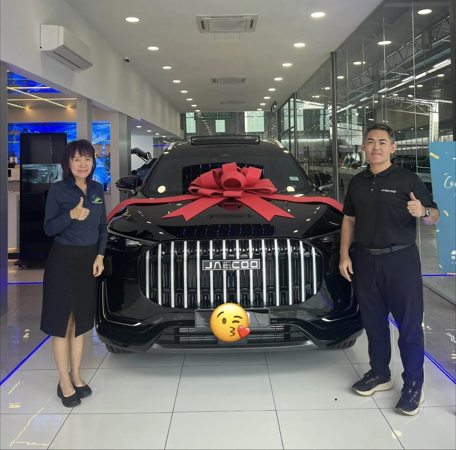 JAECOO customer vehicle delivery celebration 9
