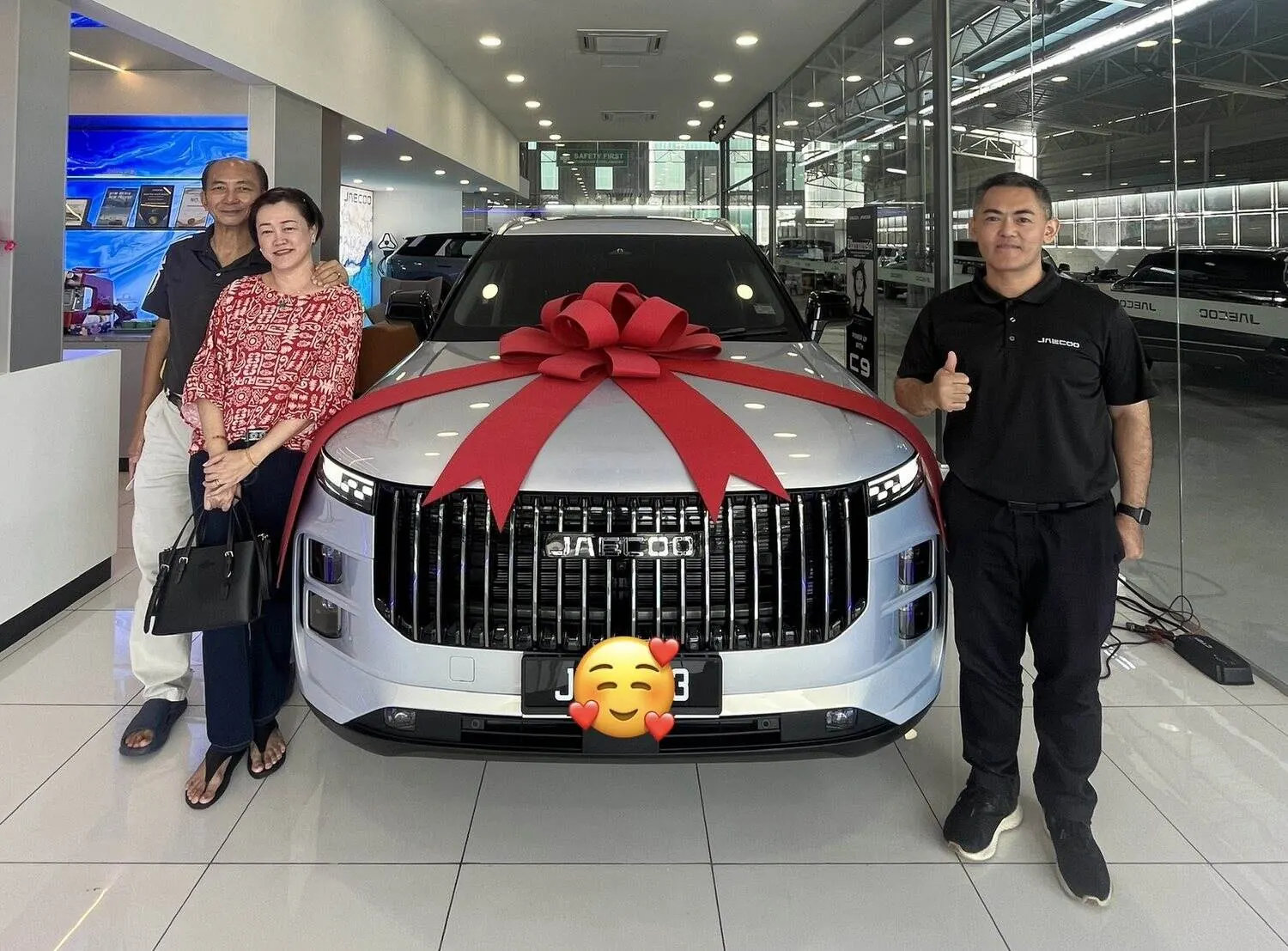 JAECOO customer vehicle delivery celebration